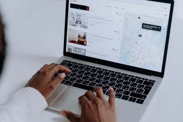 Guest making a hotel reservation through a hotel website