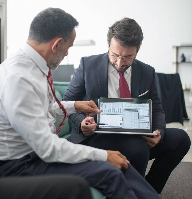 Revenue Manager studying OTA dependency vs Direct Bookings